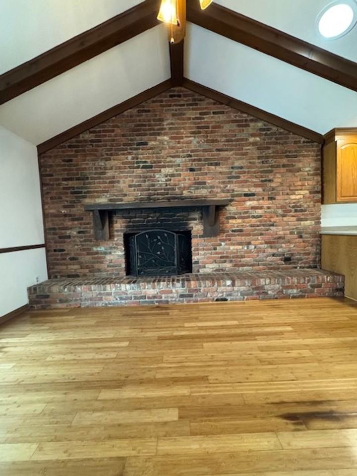 305 Glen Oak Dr - Photo 6 of 17