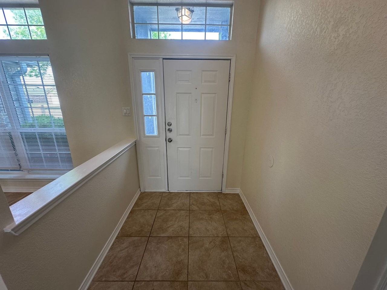 2305 Stratford Dr - Photo 2 of 24