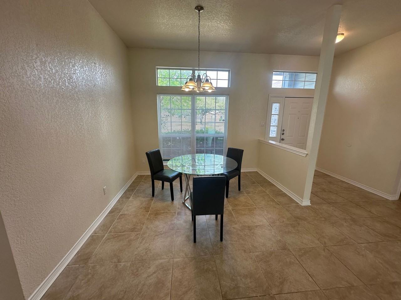 2305 Stratford Dr - Photo 3 of 24