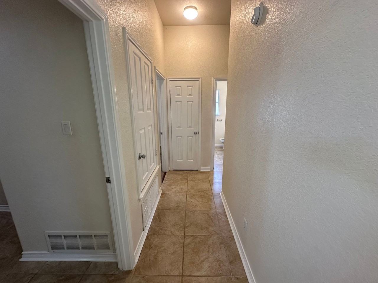 2305 Stratford Dr - Photo 7 of 24