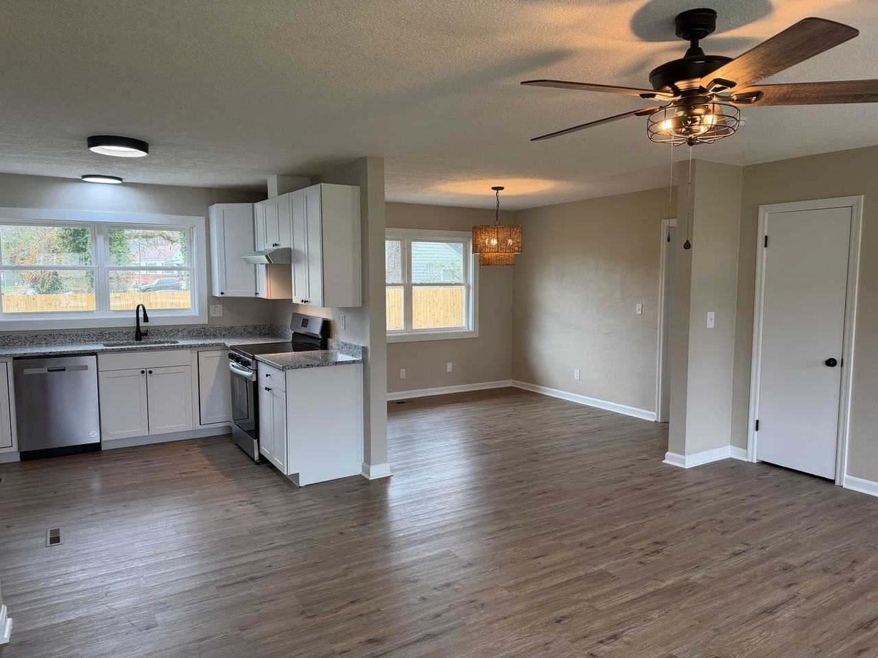 3520 Mimbro Ln - Photo 4 of 29