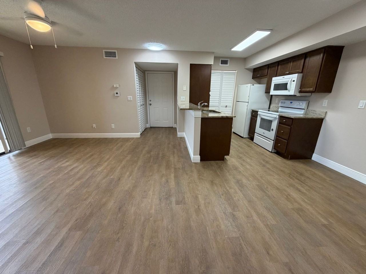 2226 Arbour Walk Cir #1913 - Photo 4 of 21