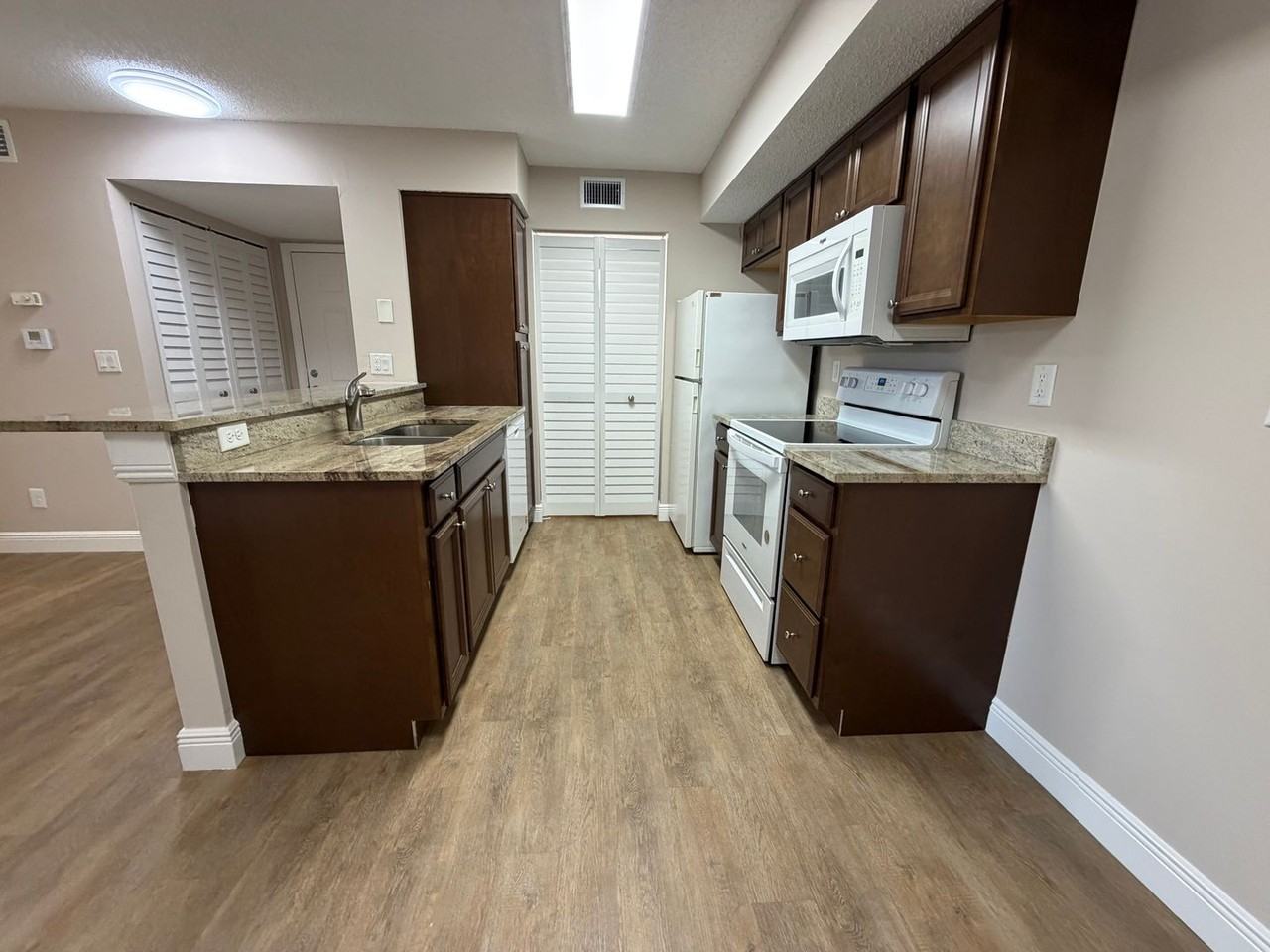 2226 Arbour Walk Cir #1913 - Photo 6 of 21