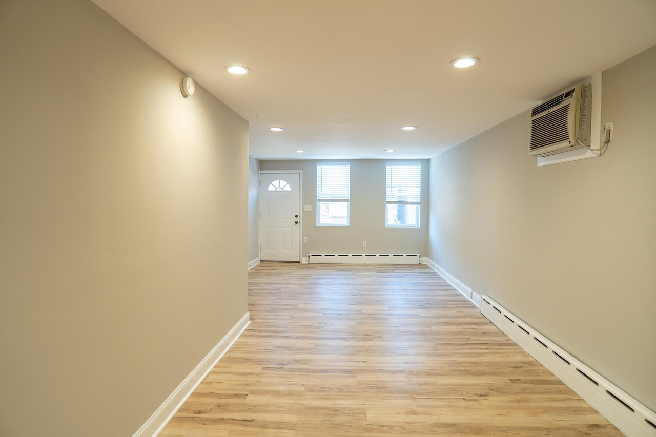 939 Mountain St - Photo 5 of 26