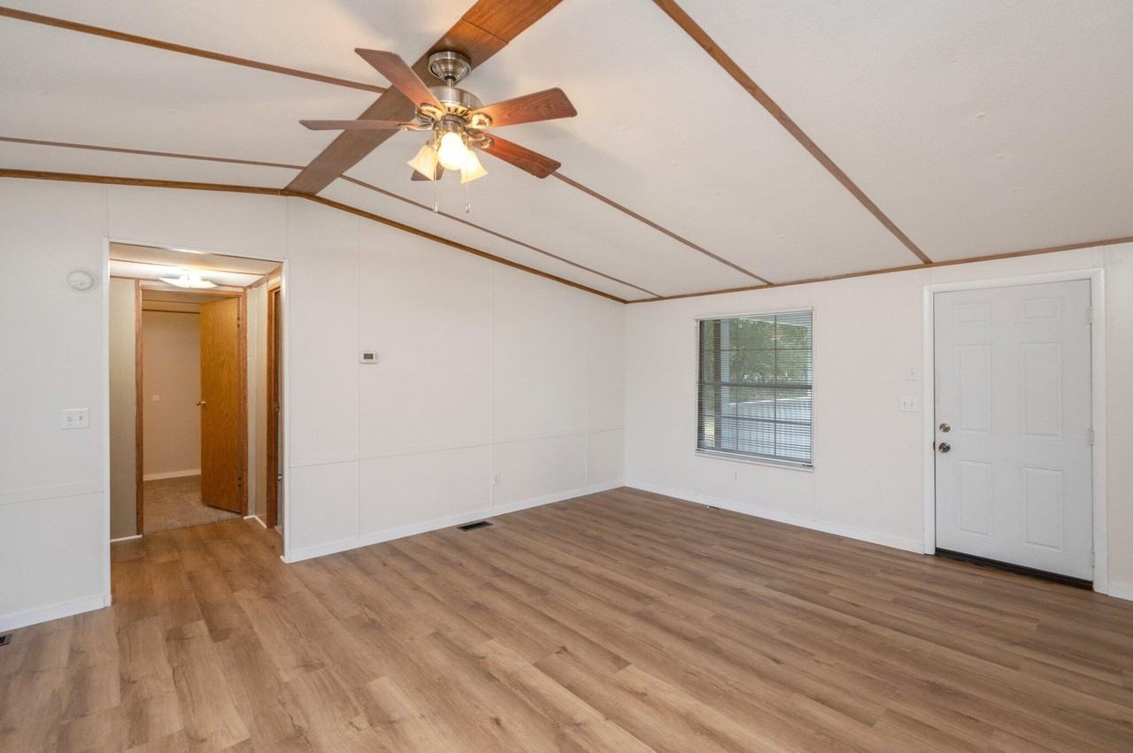 284 E Michaelangelo Rd - Photo 7 of 38