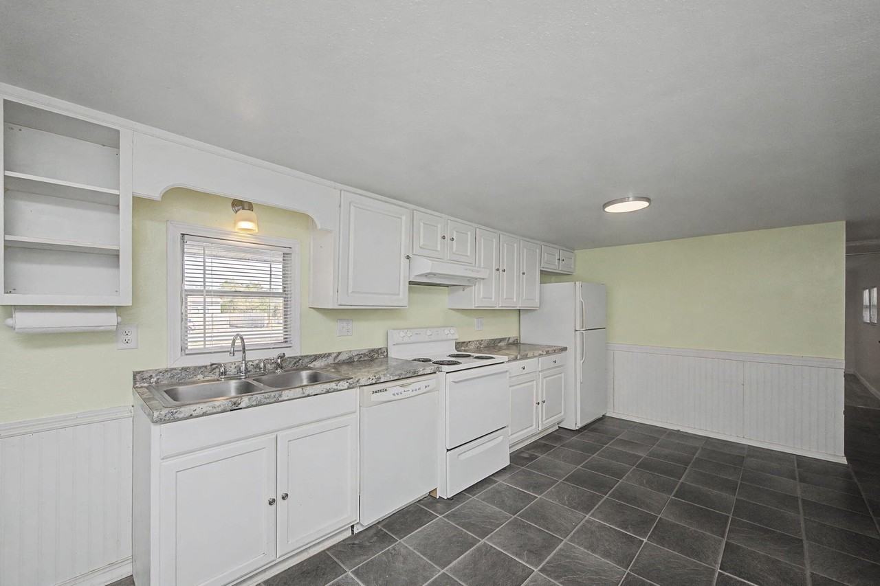 392 E Tiger Lily Ln - Photo 6 of 38