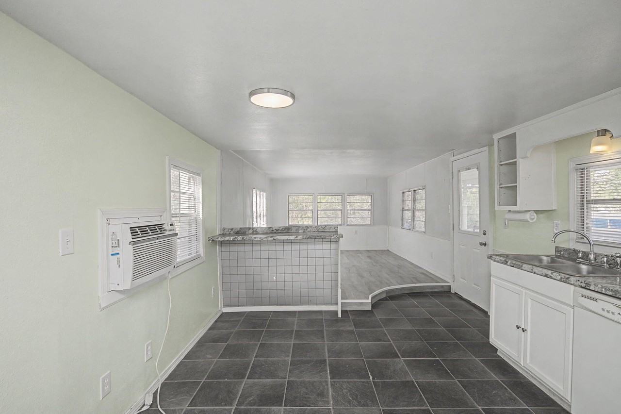 392 E Tiger Lily Ln - Photo 7 of 38