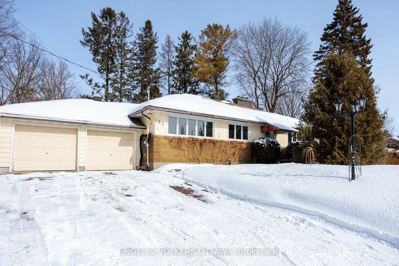 141 Rodney Cres - Photo 4 of 48