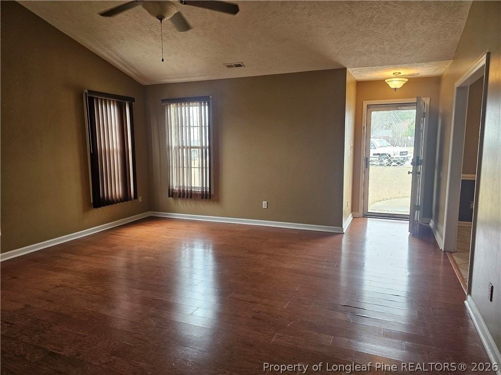 118 Garfield Dr - Photo 3 of 21