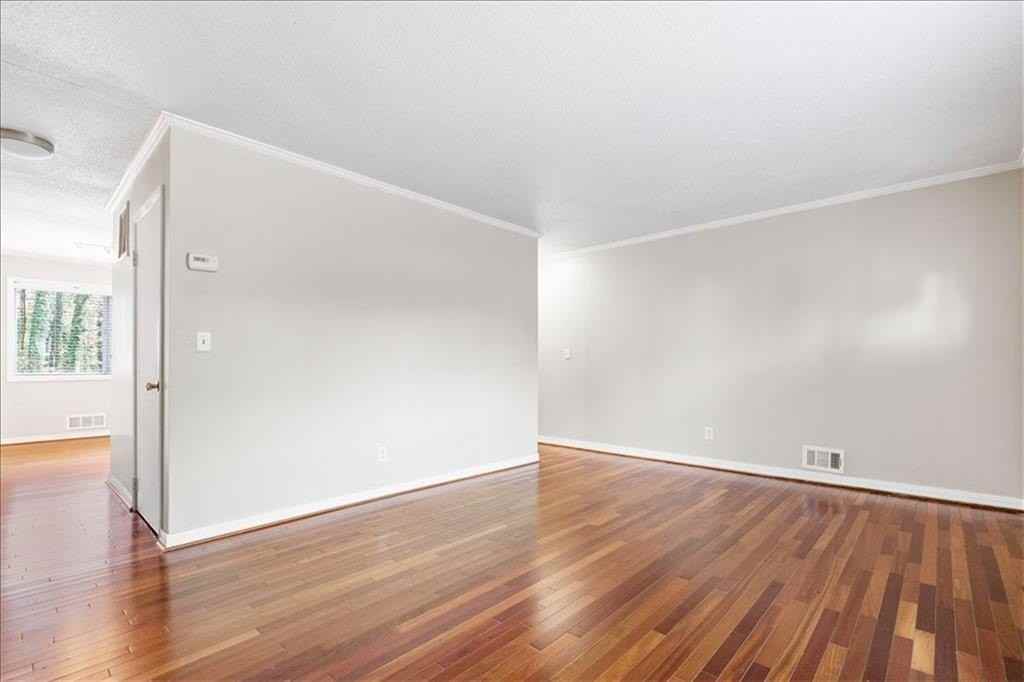 2412 Peachwood Cir Ne #3 - Photo 5 of 27