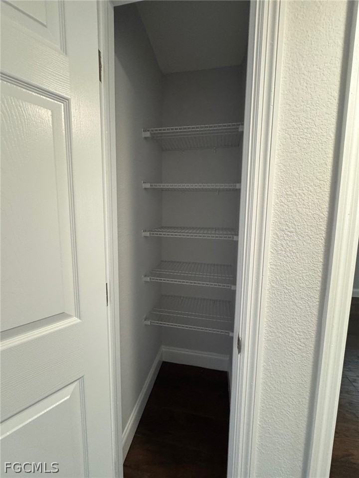 25 Apache St - Photo 5 of 16