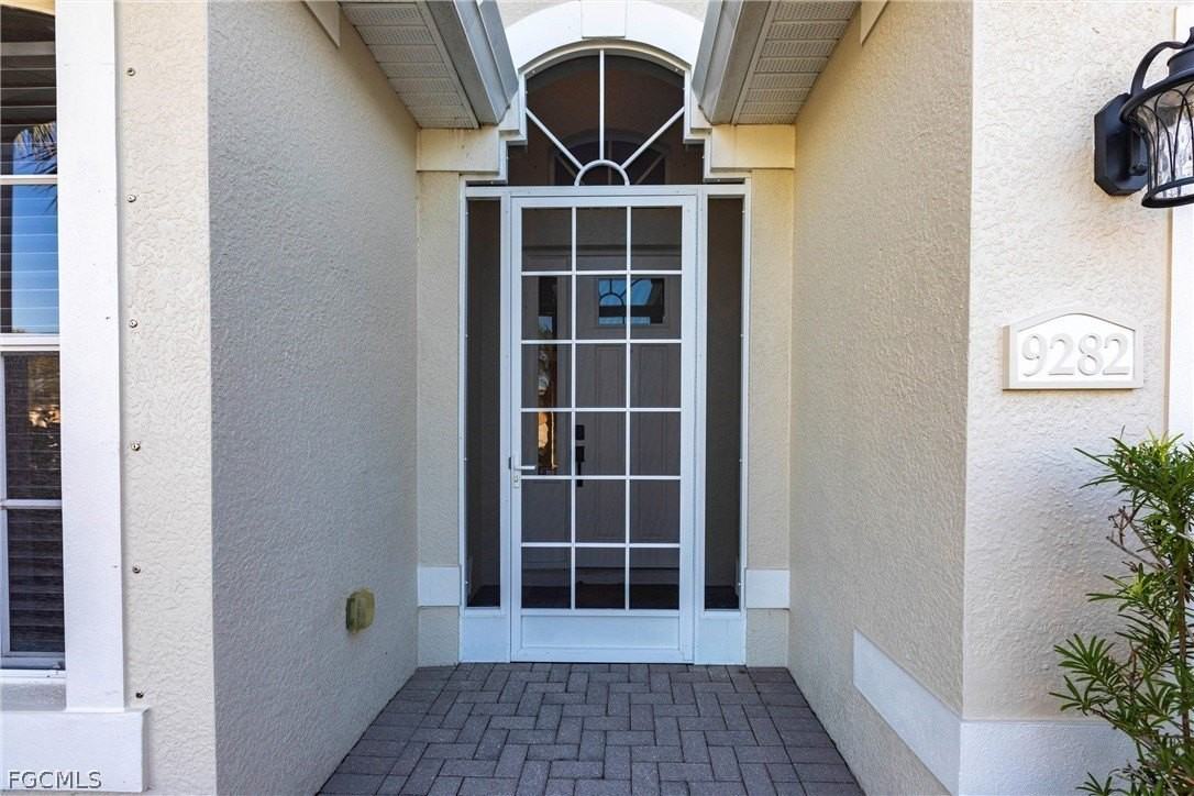 9282 Palm Island Cir - Photo 3 of 32