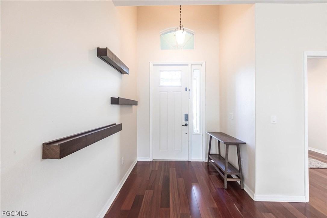 9282 Palm Island Cir - Photo 4 of 32