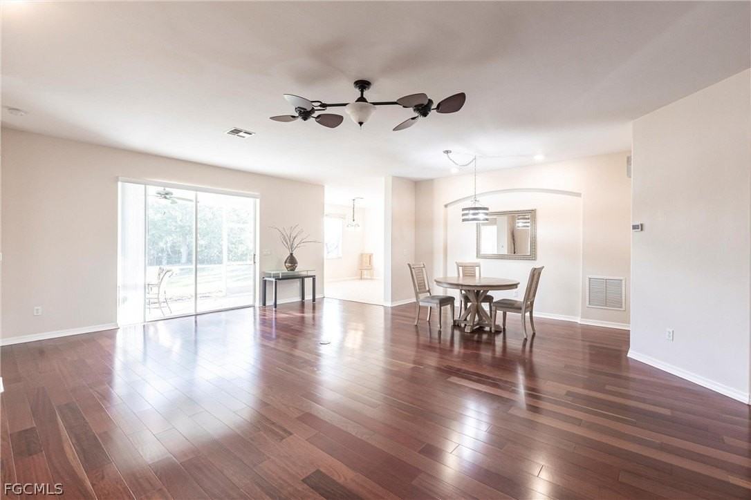 9282 Palm Island Cir - Photo 6 of 32