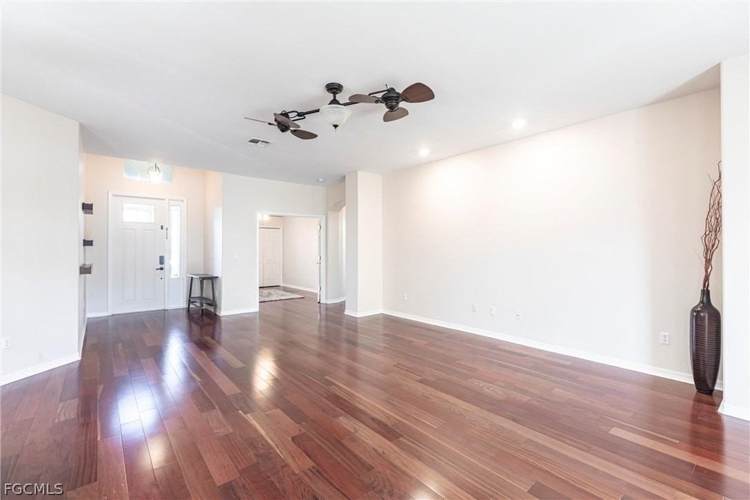 9282 Palm Island Cir - Photo 7 of 32