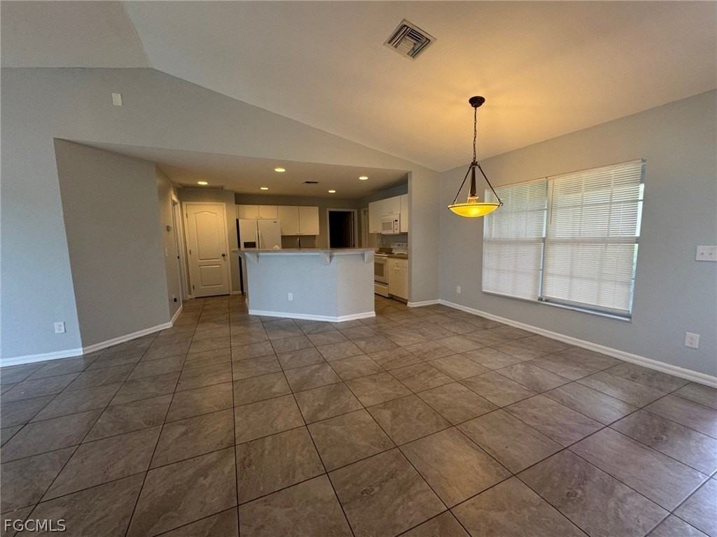 1063 Peach St - Photo 6 of 17