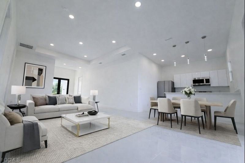 477 Rayford St - Photo 3 of 39