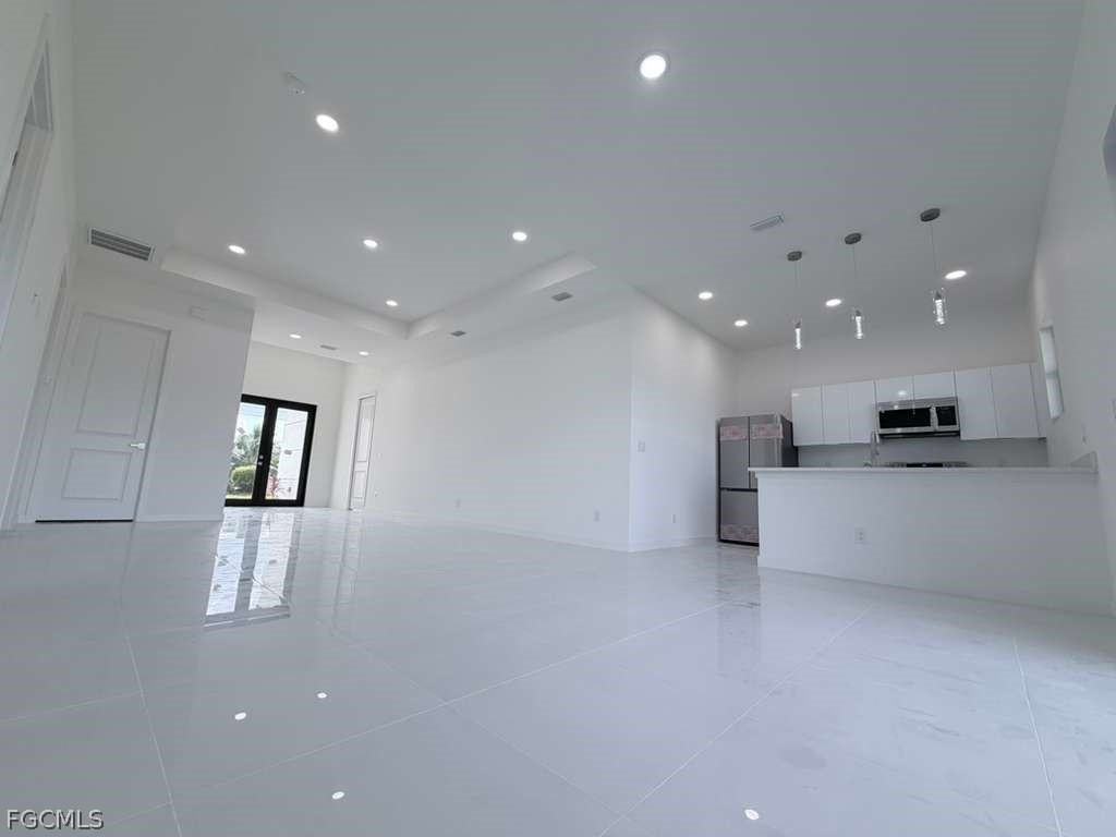 477 Rayford St - Photo 4 of 39