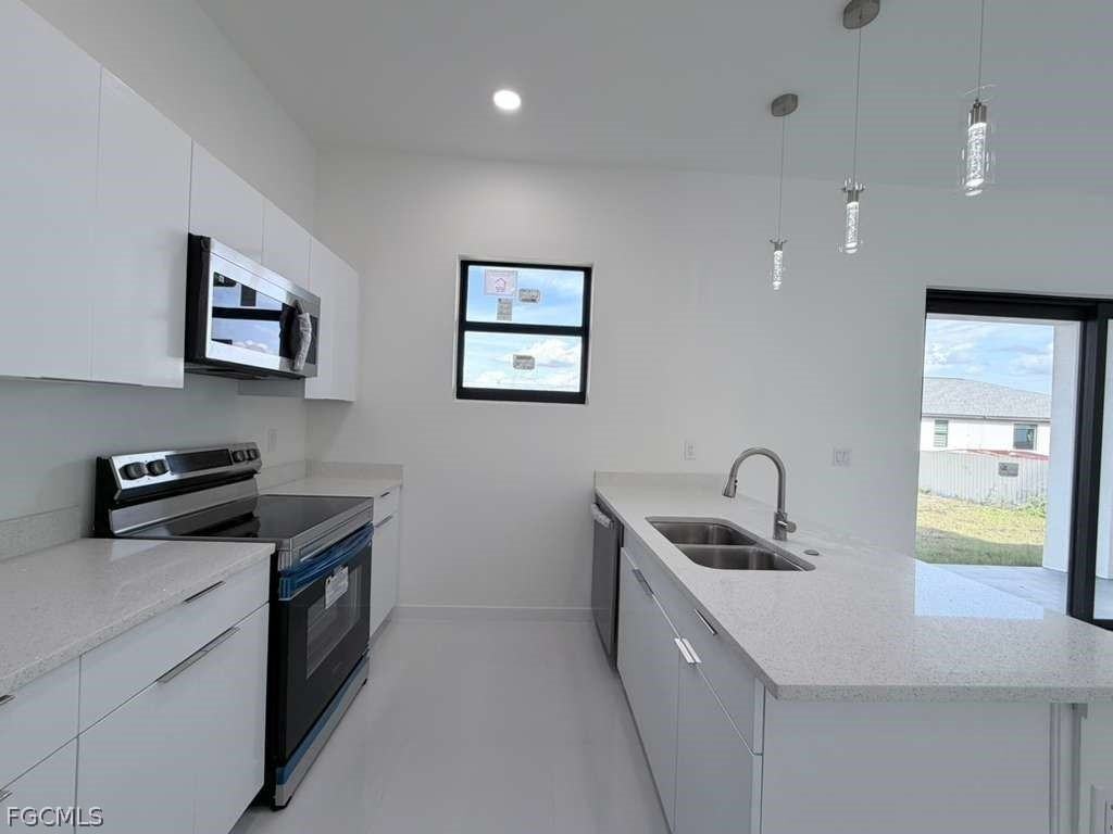 477 Rayford St - Photo 5 of 39