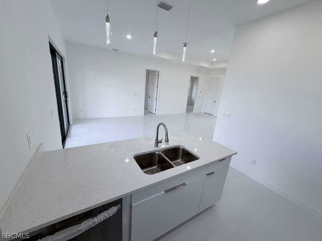 477 Rayford St - Photo 7 of 39