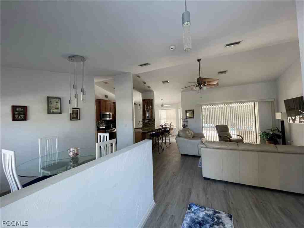 130 Se 44th St - Photo 4 of 25