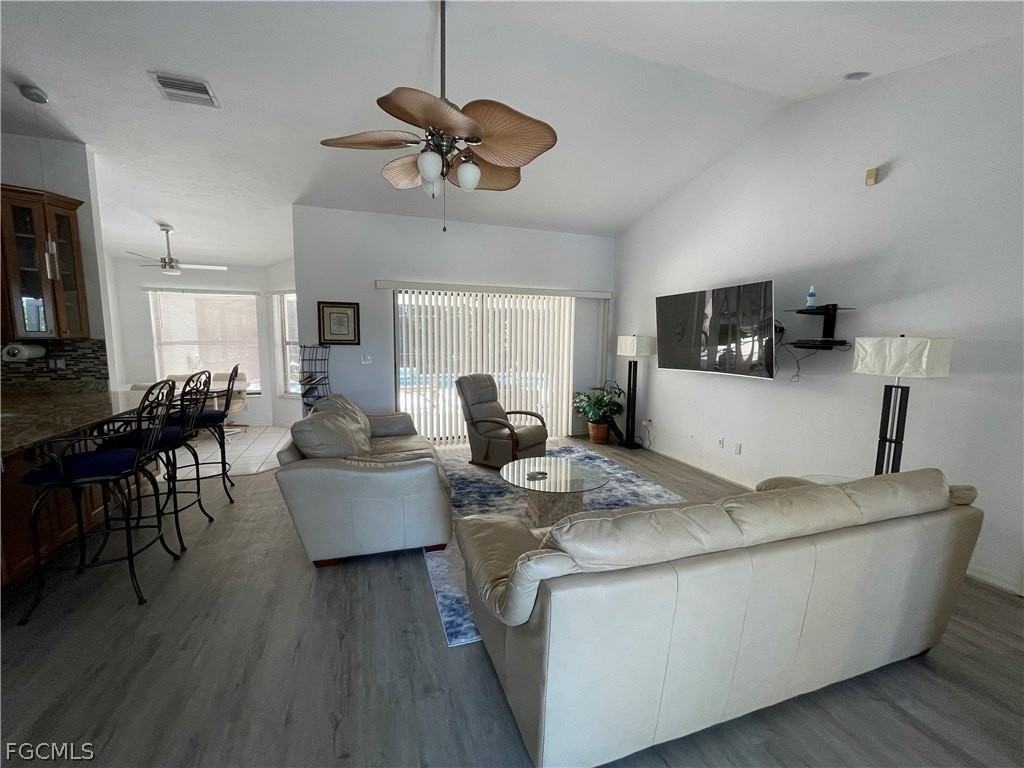 130 Se 44th St - Photo 5 of 25