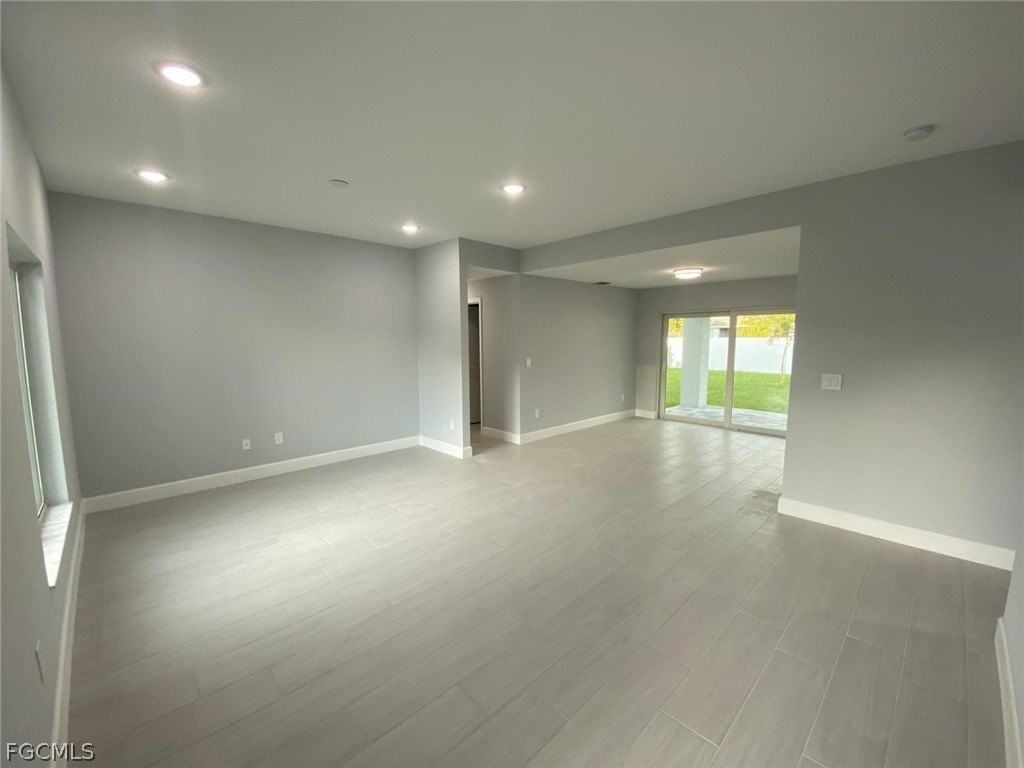 23 Ne 16th Pl - Photo 2 of 11