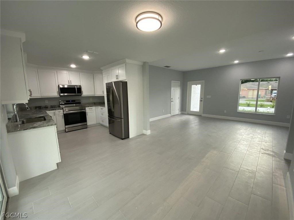 23 Ne 16th Pl - Photo 3 of 11