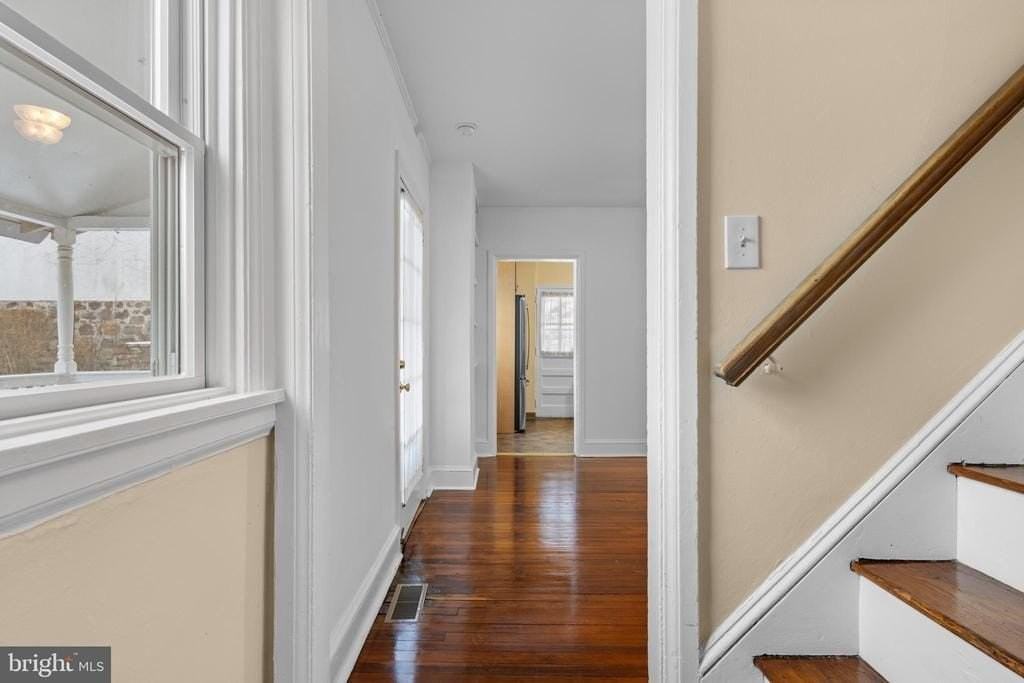 134 Plant Ave - Photo 6 of 25