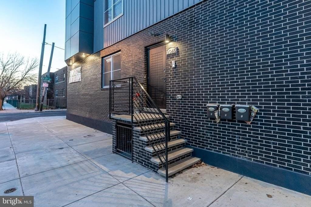 2045 N College Ave #A - Photo 2 of 27