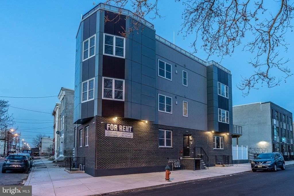 2045 N College Ave #A - Photo 3 of 27