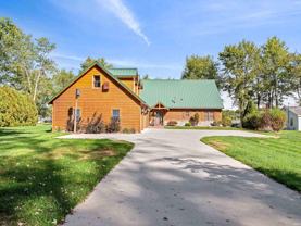 E 750 S - Photo 1 of 1