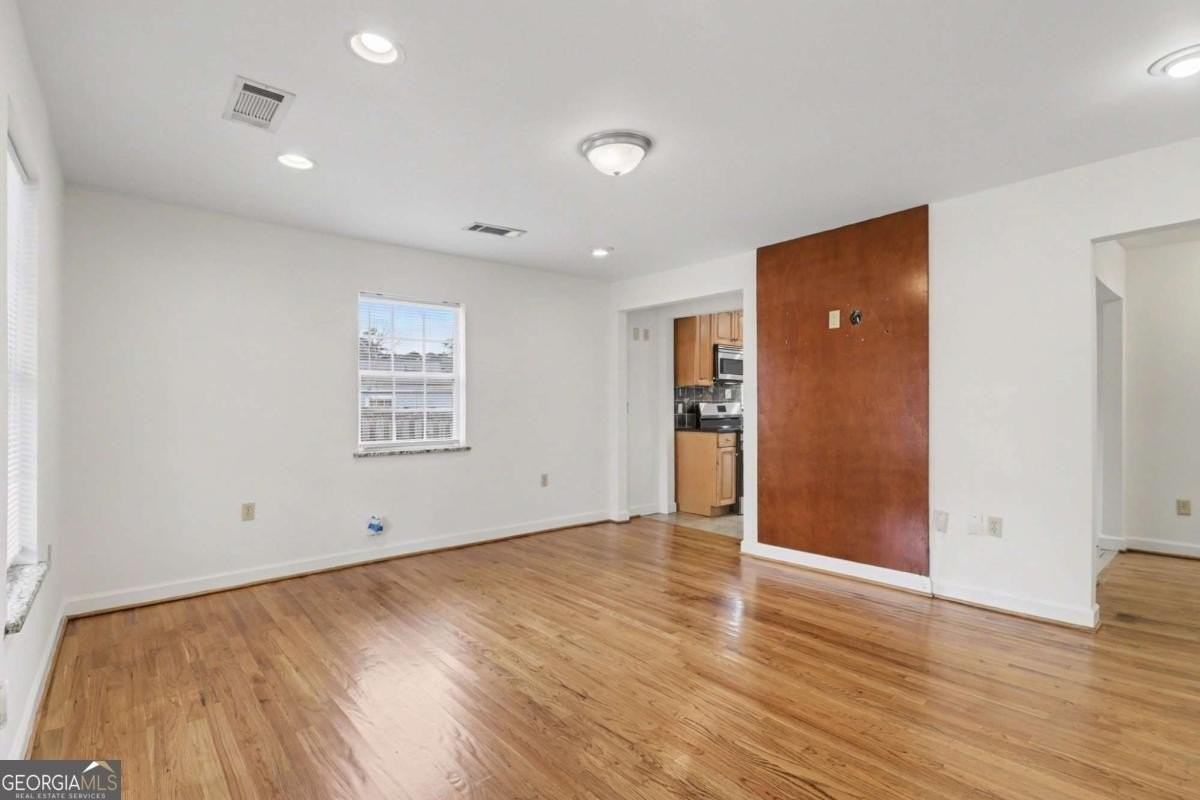 3036 Peeler Rd - Photo 2 of 15