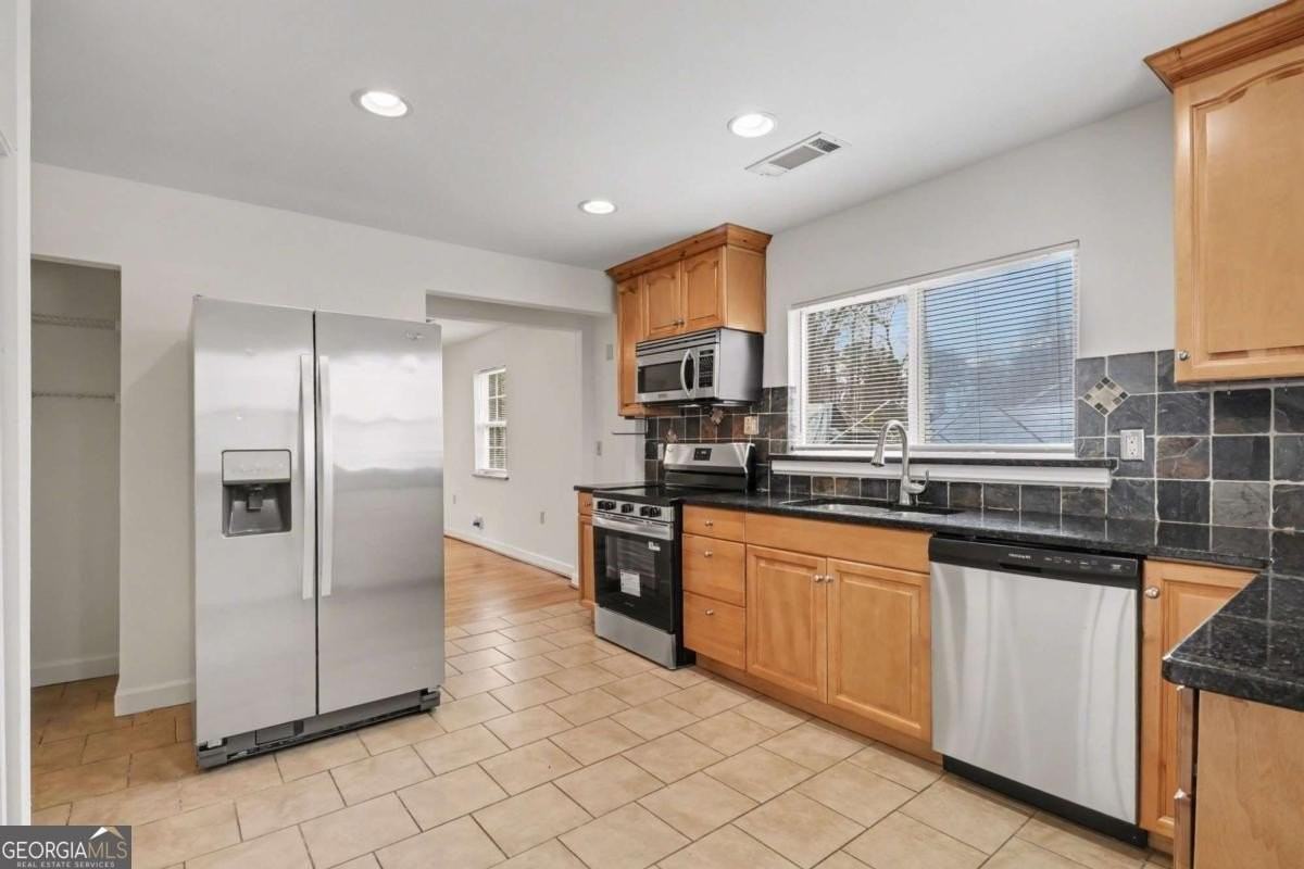 3036 Peeler Rd - Photo 3 of 15