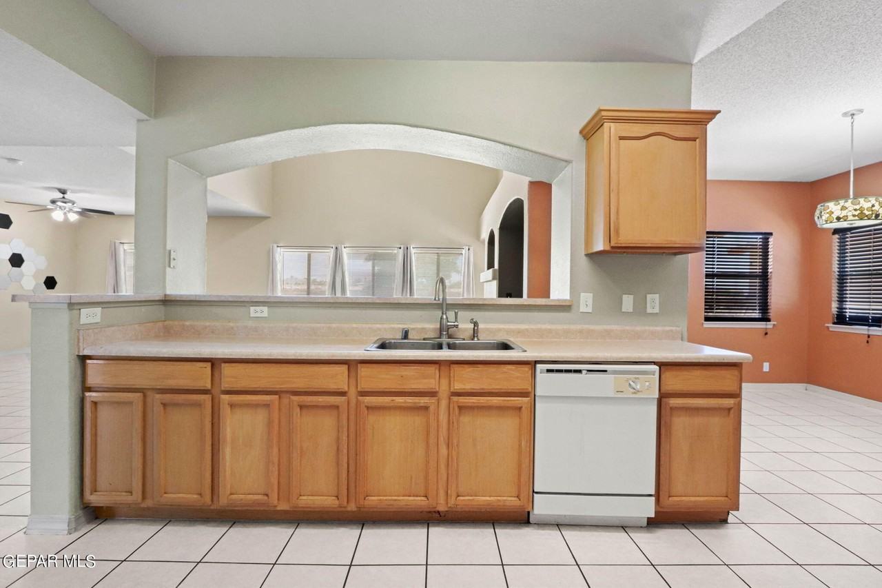 3008 Tierra Cuervo Dr - Photo 3 of 42