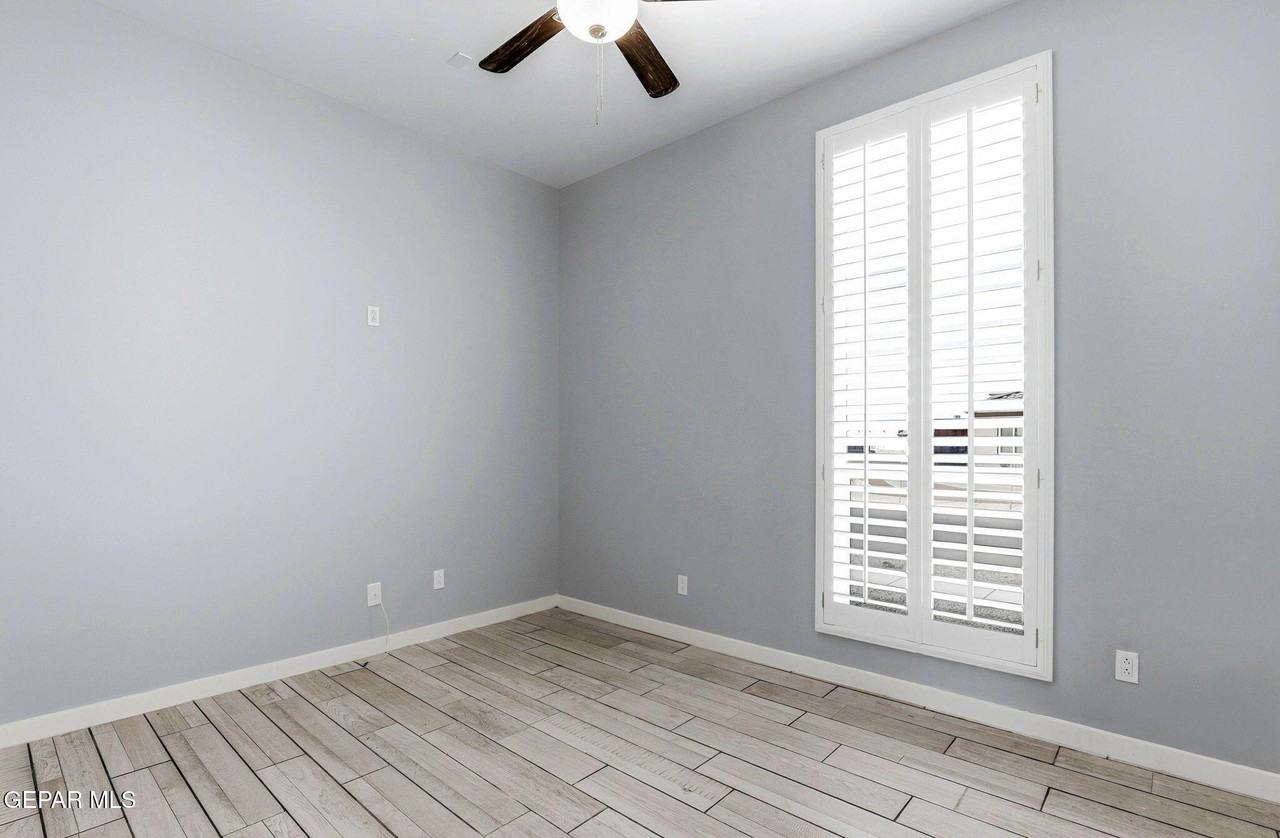 13110 Emerald Isle St - Photo 3 of 37