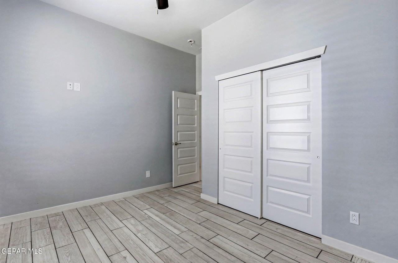 13110 Emerald Isle St - Photo 4 of 37