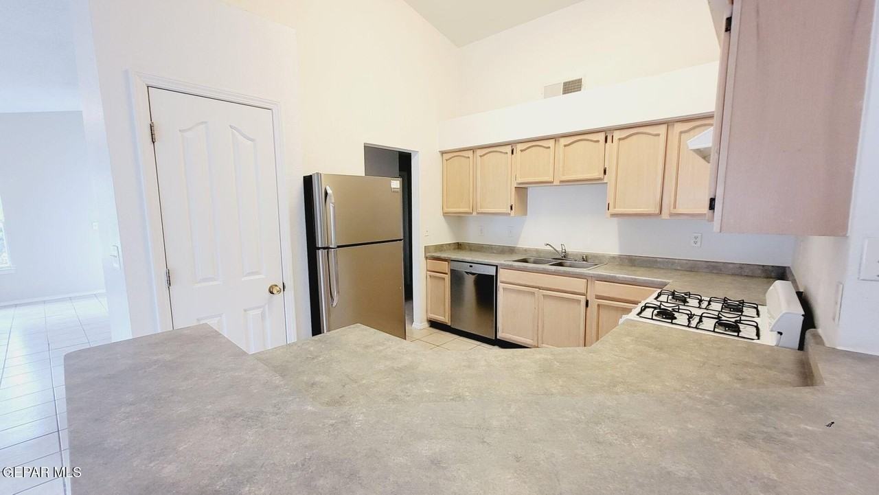 604 Wind River Ave - Photo 4 of 23