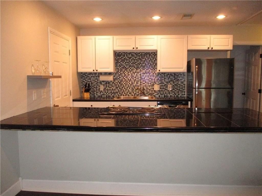 323 Palm St - Photo 2 of 11