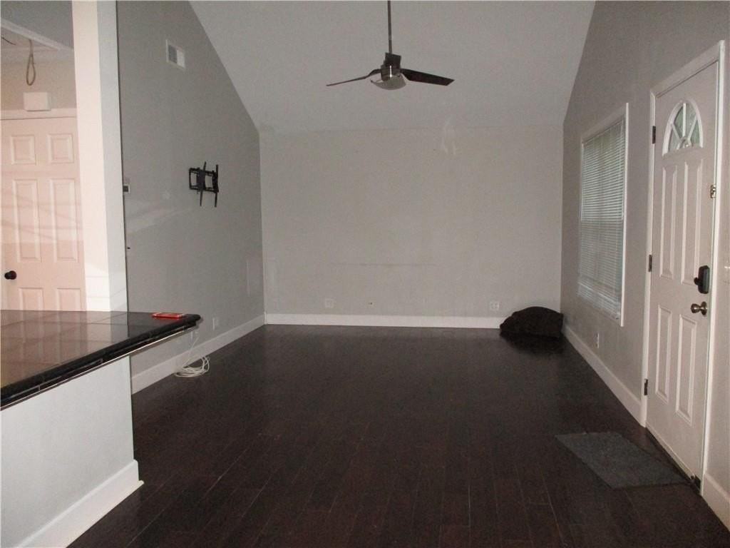 323 Palm St - Photo 3 of 11