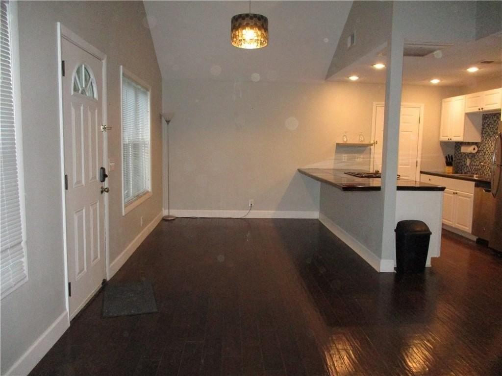 323 Palm St - Photo 4 of 11