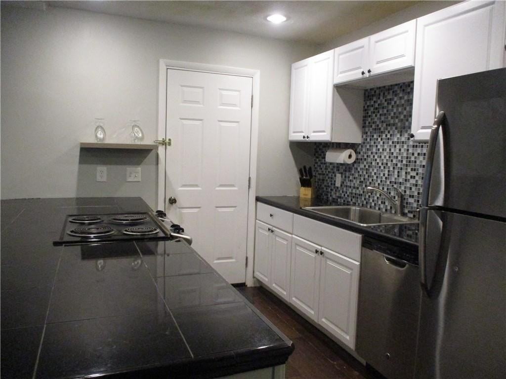 323 Palm St - Photo 5 of 11