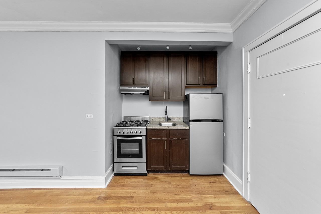 4737 N Hermitage Ave #204 - Photo 2 of 7