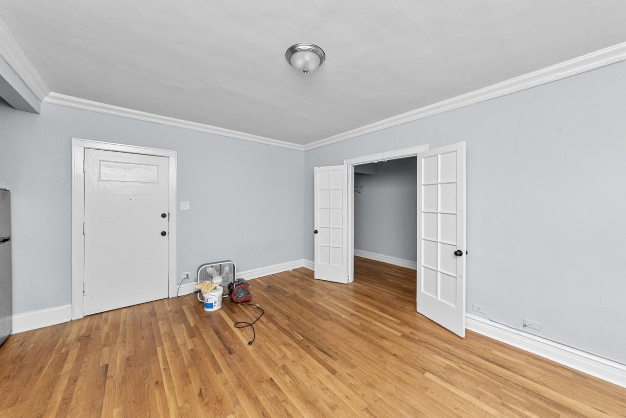 4737 N Hermitage Ave #204 - Photo 3 of 7