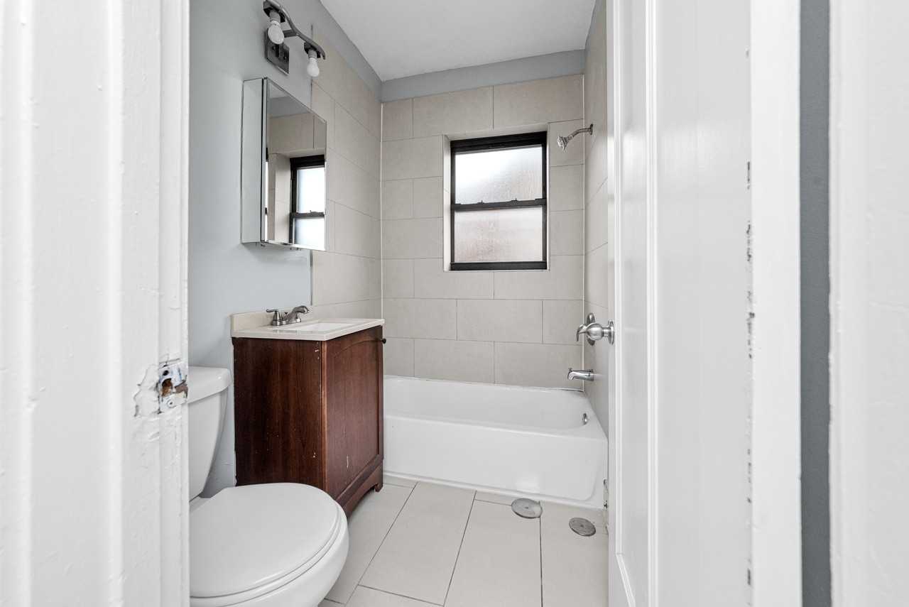 4737 N Hermitage Ave #204 - Photo 6 of 7