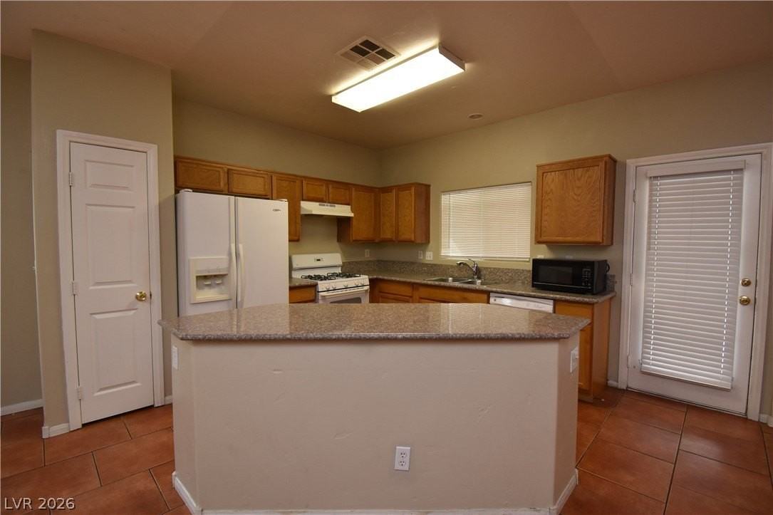 6025 Gum Springs St - Photo 4 of 27