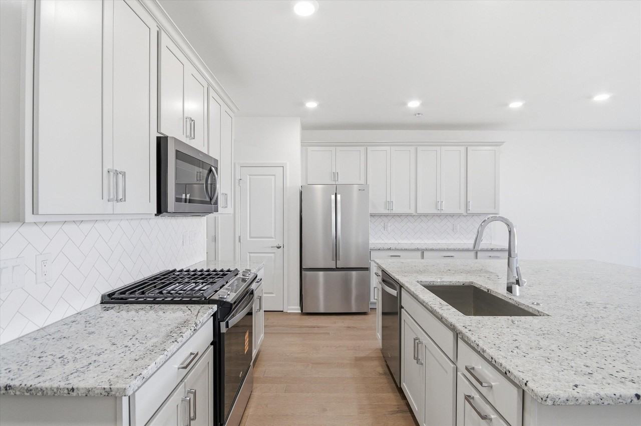 5604 Corgi Dr - Photo 7 of 31