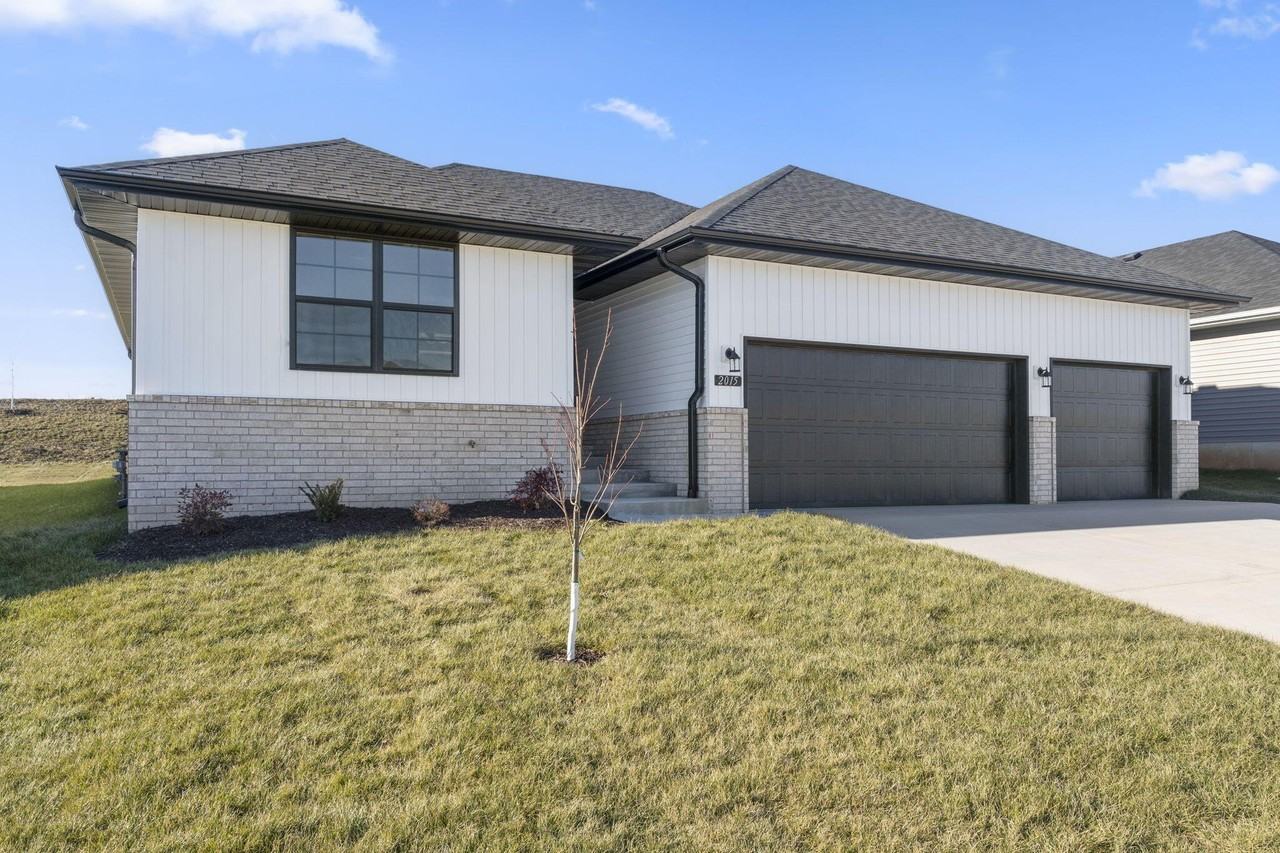 2015 S Edgewood Ct - Photo 2 of 28