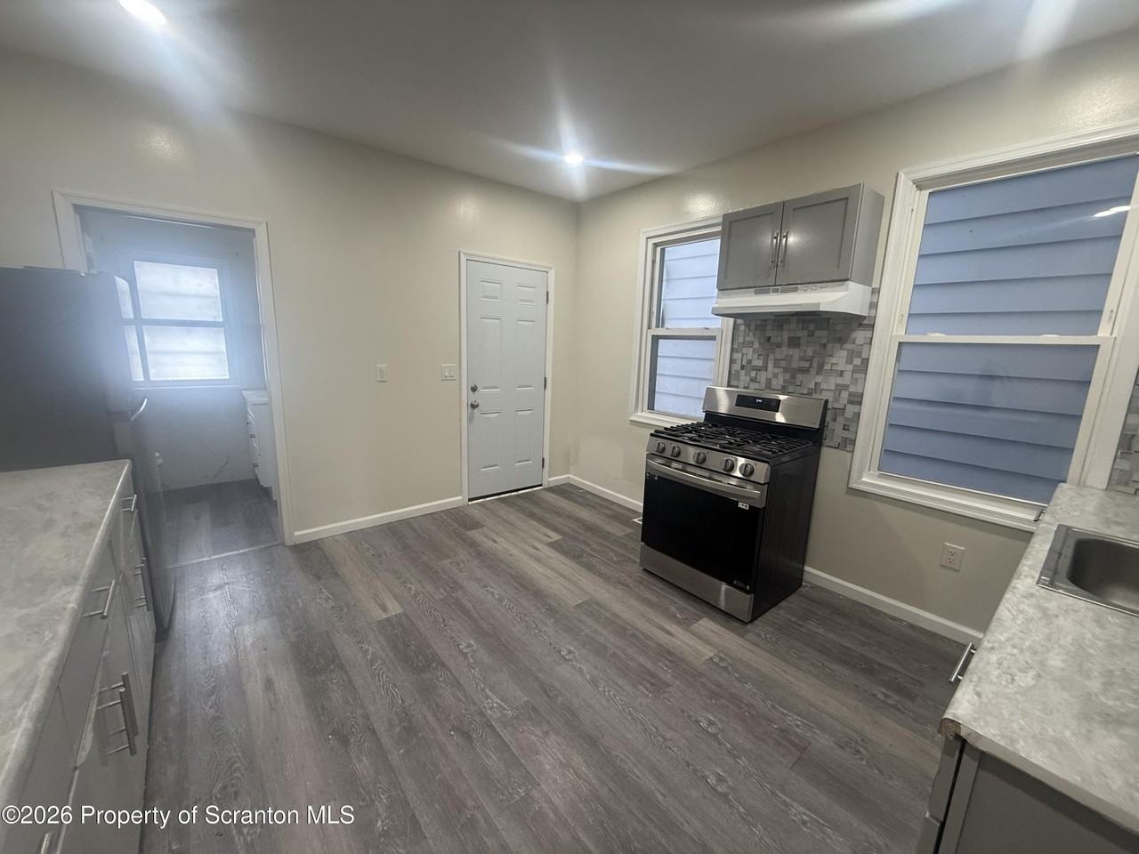 216 Horton St - Photo 3 of 11