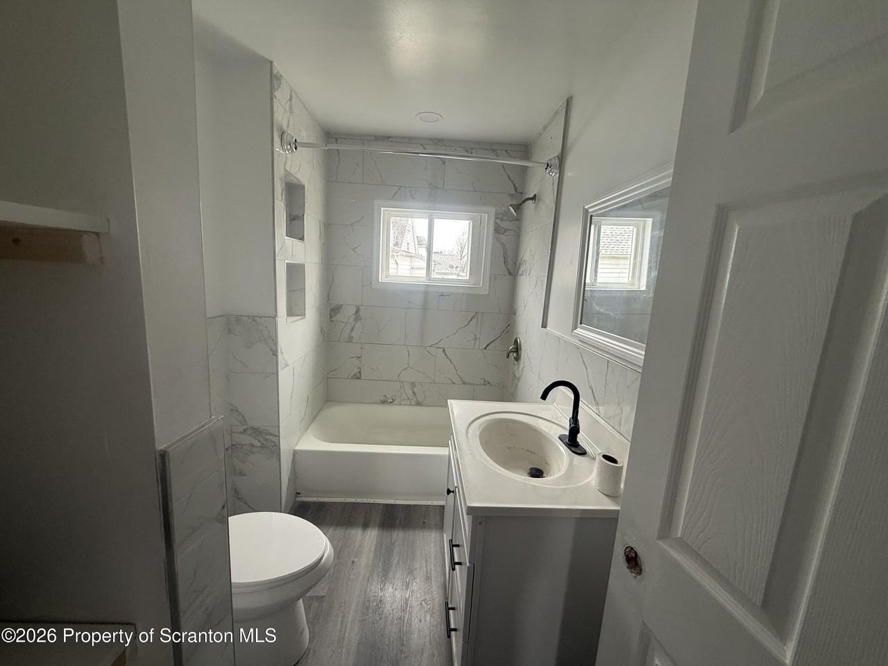 216 Horton St - Photo 7 of 11